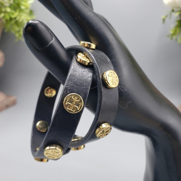 Tory Burch Black Wrap Leather Goldtone Logo Studs NWOT 15 inches - Picture 5 of 6